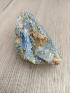 Kyanit přírodní 0,220kg. K:7