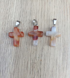 Křížek z Karneolu.