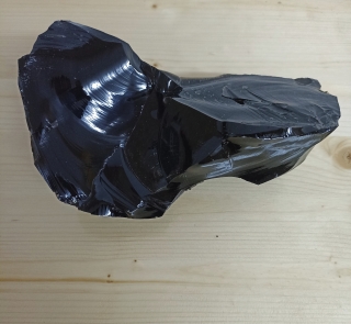 Černý Obsidián surový 1,350 kg