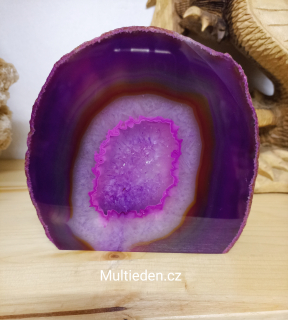 Achát růžový prdelka, řez základna. 0,898 kg. 