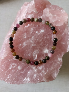 Turmalín meloun, barevný náramek na ruku