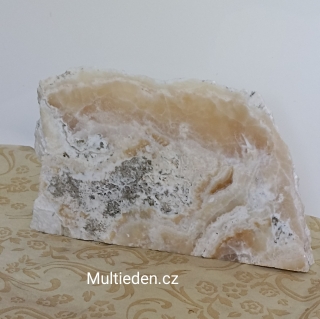 Aragonitový plát na postavení ,světlý. 