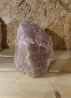 Růženín surový 1,998 kg. Č:3b.
