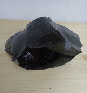 Černý Obsidián surový 1,120 kg.
