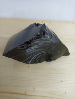 Černý Obsidián surový 0,922 kg.