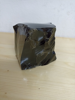 Černý Obsidián surový 1,226 kg.