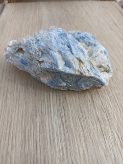 Kyanit přírodní 0,418kg. K:10