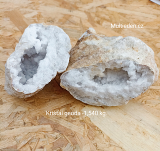  Křišťál geoda 1,540kg.  Č:V10