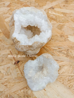  Křišťál geoda 1,504kg.  Č:V13