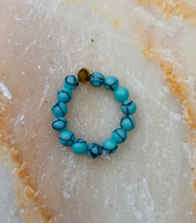 Prsten z minerálů Tyrkenit.