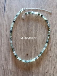 Prehnit náhrdelník kostičky 
