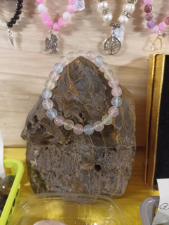 Morganit krásný náramek na ruku 8 mm.