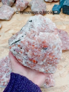 Sluneční kámen - surovina 0,878 kg. Č: 1 .