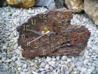 Originální kamenné hodiny z Achátu.