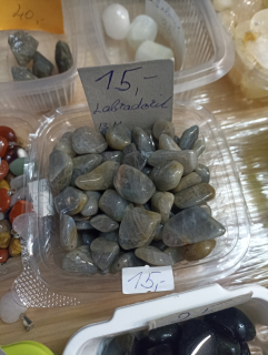 Labradorit malý tromlovany -1 ks.