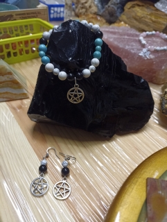 Pentagram a náramek z minerálů, onyx, Howlit, Tyrkenit